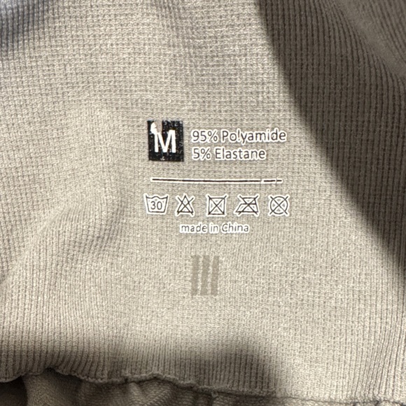 Scrunched up workout shorts - Picture 2 of 3